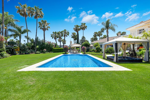 Villa avec piscine et jardin 2