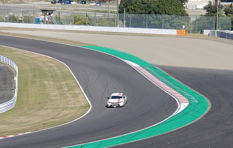 プリウスPHVのスーパー耐久観戦・S耐・鈴鹿サーキット・5時間耐久に関するカスタム事例の投稿画像3枚目