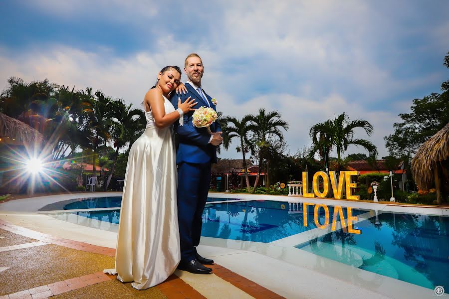 Fotógrafo de casamento Uriel Andres Solano Sanchez (andressolano90). Foto de 17 de outubro 2023