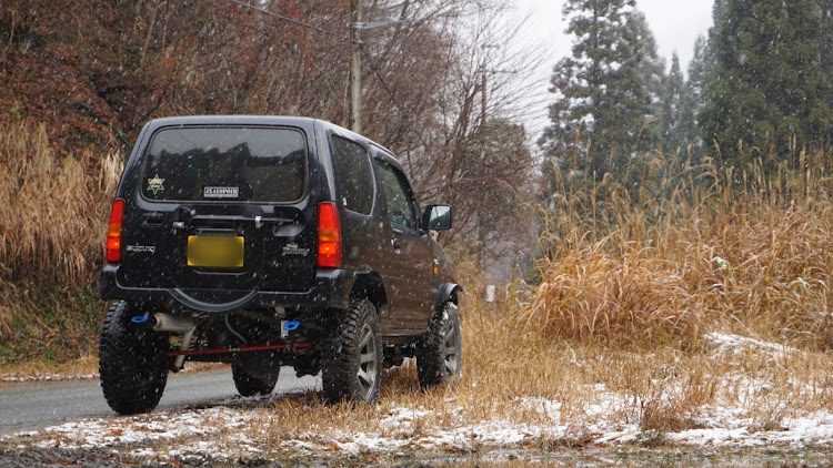 ジムニーのジムニー・JB23・林道探索・雪と愛車・スノアタに関するカスタム事例の投稿画像2枚目