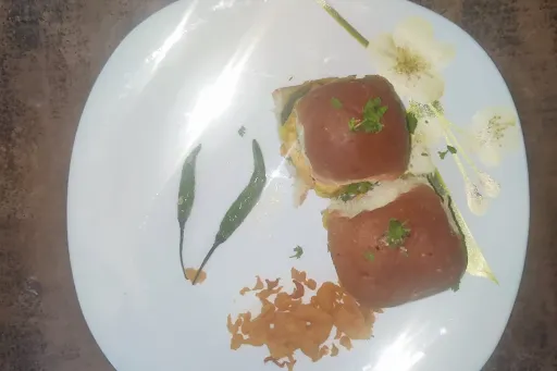 Schezwan Vada Pav