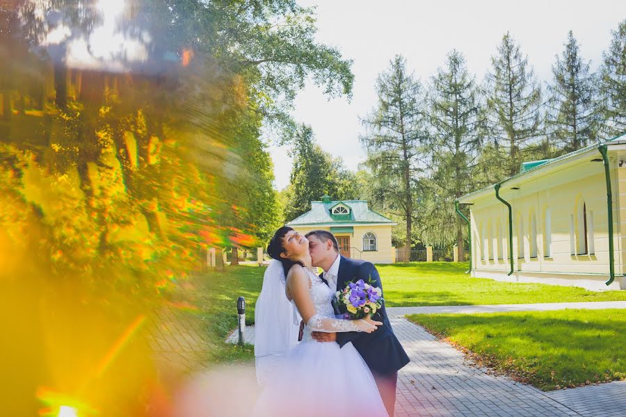 Fotógrafo de casamento Viktoriya Konischeva (mavpa). Foto de 5 de janeiro 2014