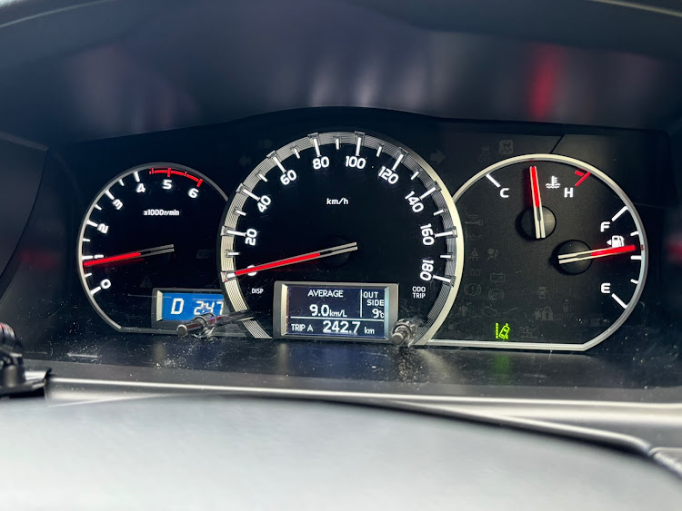 レジアスエースバンの株式会社 TRUTH・シートクリーニング・車内消臭・灯油こぼした・奇跡の復活！に関するカスタム事例の投稿画像3枚目
