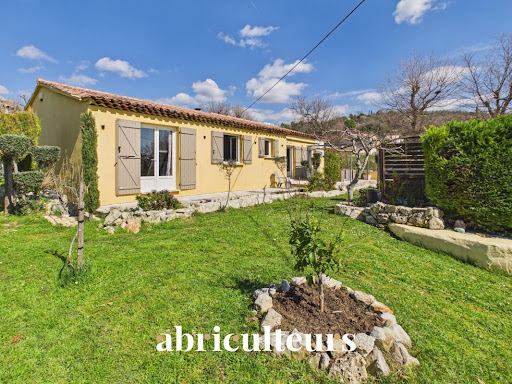House with pool and terrace 4