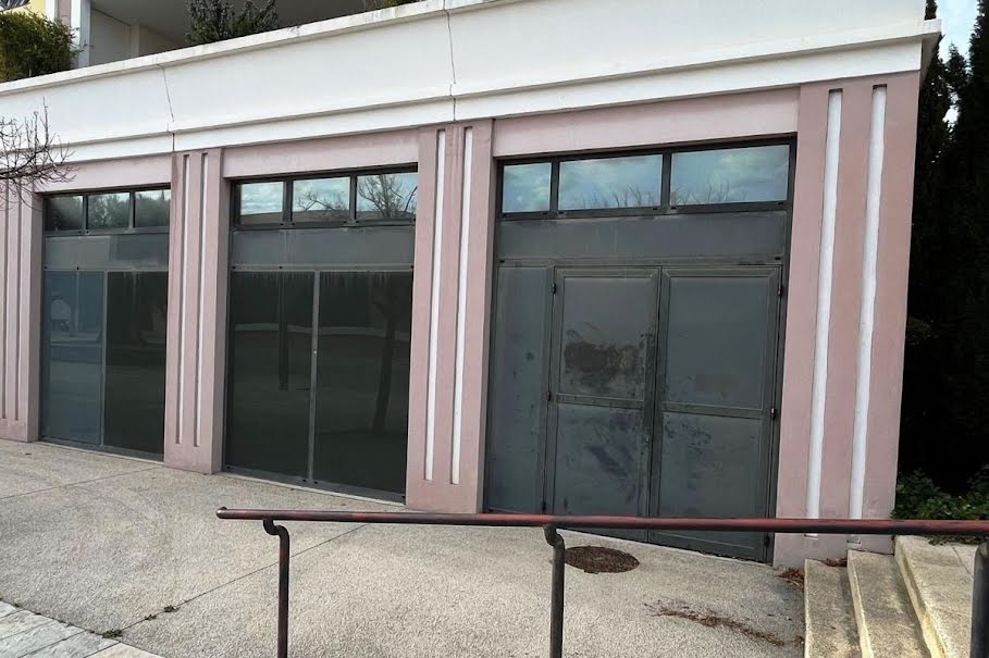 Vente locaux professionnels  163 m² à Saint-Cyr-sur-Mer (83270), 462 000 €