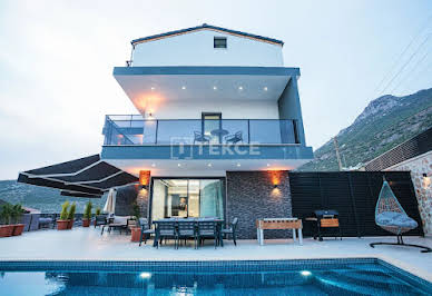House with pool and terrace 3