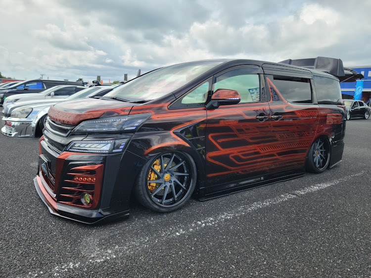 ヴェルファイアのアルヴェル乗りさんと繋がりたい・車好きと繋がりたい・ピックアップされたいな・アルヴェルに関するカスタム事例の投稿画像2枚目