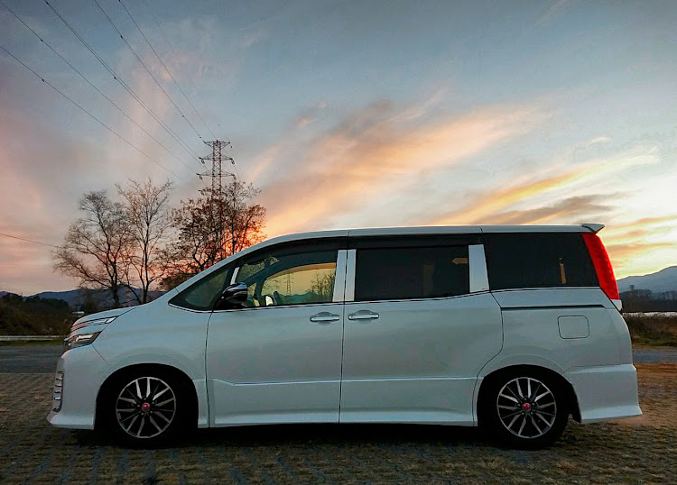 ヴォクシーの洗車・久しぶりの洗車✨・夕暮れコラボに関するカスタム事例の投稿画像3枚目