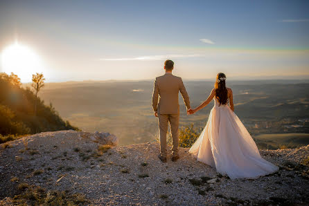 Fotógrafo de casamento Eszter Kelemen (esztellwedding). Foto de 31 de julho 2023