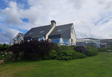 Maison avec piscine et terrasse 1