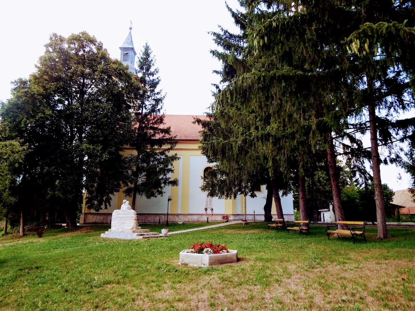 Berkenye - Őseink emlékére a templomkertben