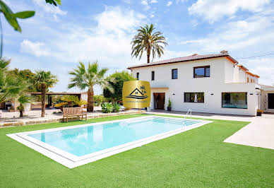 Villa avec piscine et terrasse 14