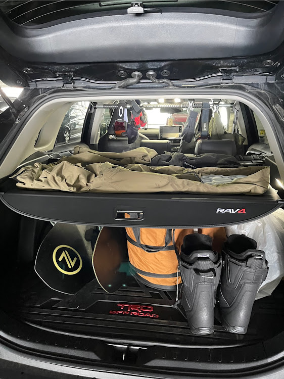 RAV4のRAV4オフロードパッケージ・TRD・荷物いっぱい・好きにまみれろに関するカスタム事例の投稿画像1枚目