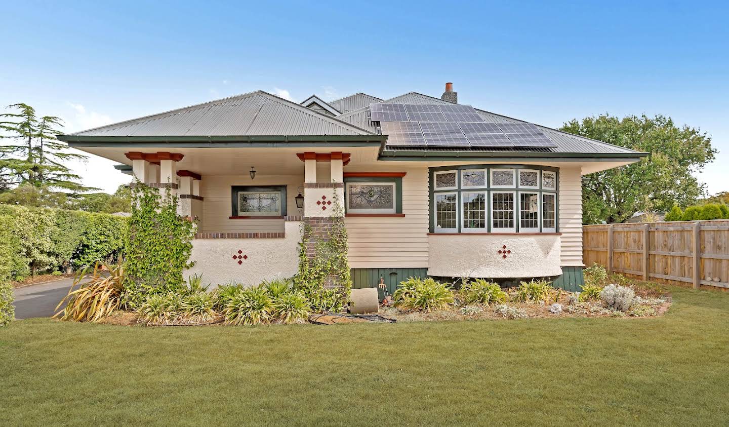 House with pool and garden Masterton