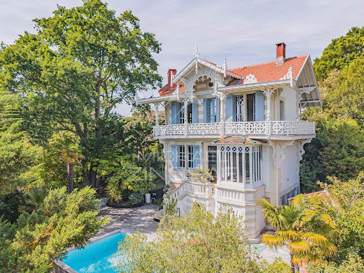 House with pool 1