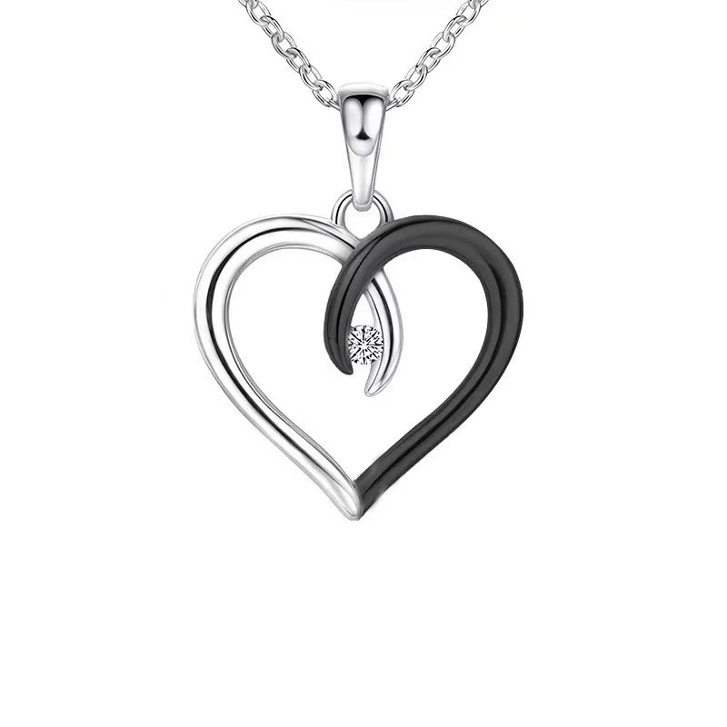 Colar feminino com pingente de coração de pêssego prateado. Um acessório de moda elegante e charmoso para realçar sua beleza e estilo pessoal.