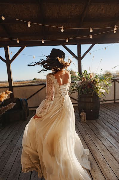 Fotógrafo de casamento Yuliya Nechepurenko (misteria). Foto de 12 de novembro 2021