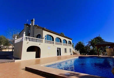 Villa with pool 4