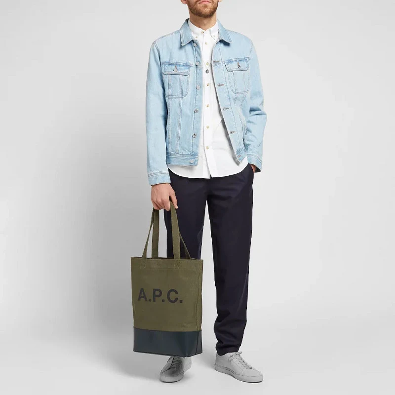 Sac bandoulière en denim et toile de coton cousu cuir, imprimé A.P.C. français, sac fourre-tout décontracté pour femmes, idéal pour le quotidien.