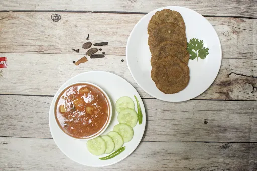 4 Kuttu Ki Puri With Aloo Tamatar Ki Sabzi