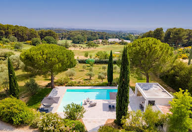 Villa with pool and garden 3