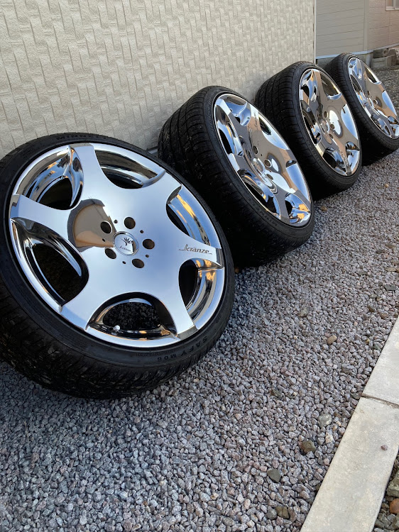 オデッセイの北海道・オデッセイ・タイヤ、ホイール交換・車高調交換・RB4に関するカスタム事例の投稿画像1枚目