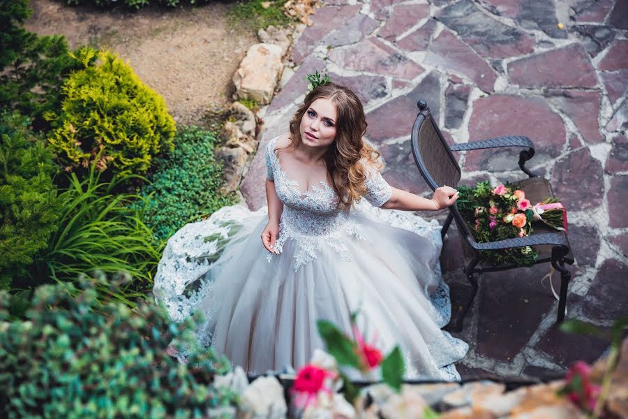 Fotógrafo de casamento Denis Osipov (svetodenru). Foto de 18 de setembro 2019