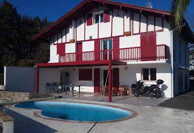 House with pool and terrace 4