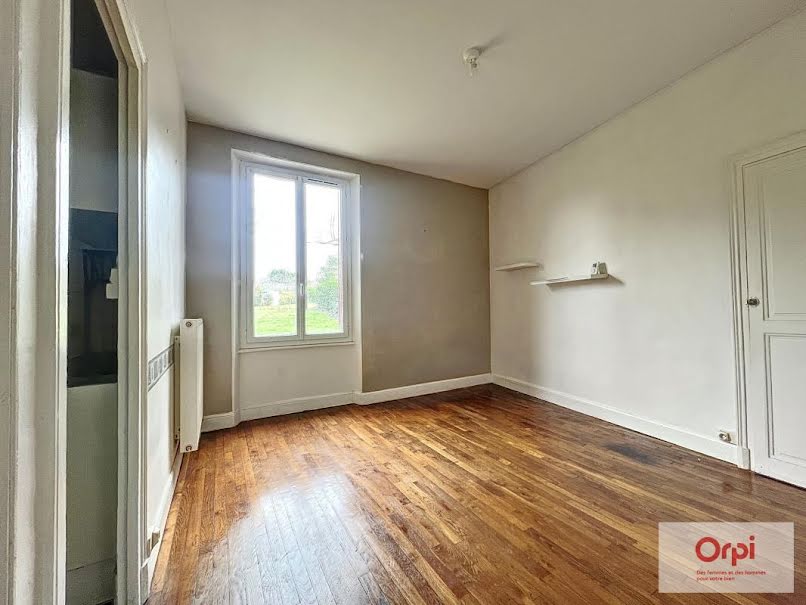 Location  appartement 3 pièces 55 m² à Montluçon (03100), 510 €