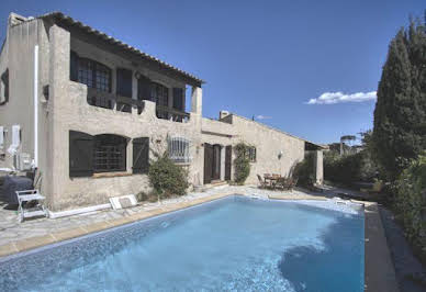 Maison avec piscine et terrasse 1