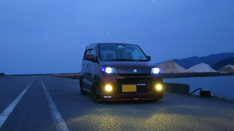 ワゴンRスティングレーの地べた撮り・ドライブ・仕事終わりにパシャリ・港撮影・夕暮れスティングレーに関するカスタム事例の投稿画像5枚目