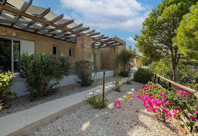 Maison avec piscine et jardin 6