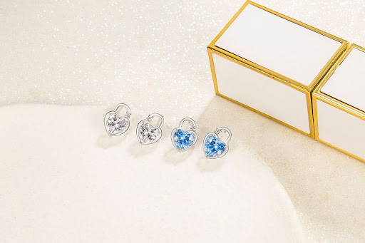 Title 6, All-matching heart-shaped zircon earrings with ...