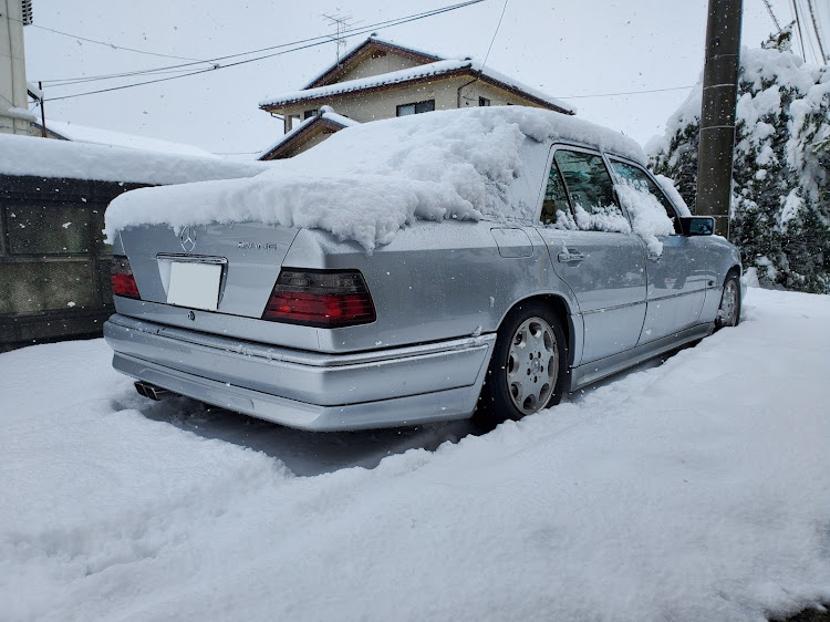 Eクラス セダンのミディアムクラス・雪と愛車・雪に関するカスタム事例の投稿画像1枚目
