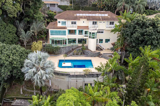 Maison avec piscine et jardin 1