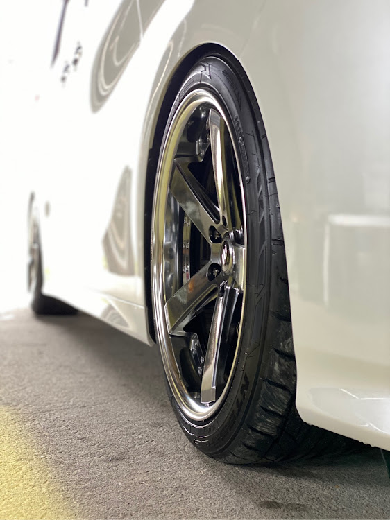 アルファードのシュアラスターで洗車・BP-MiX・洗車・ジースト・車高調整に関するカスタム事例の投稿画像1枚目