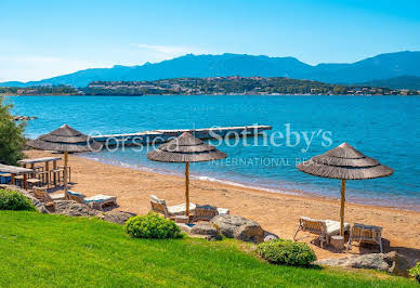 Seaside villa with pool and garden 3