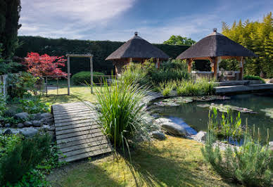 Propriété avec piscine et jardin 5