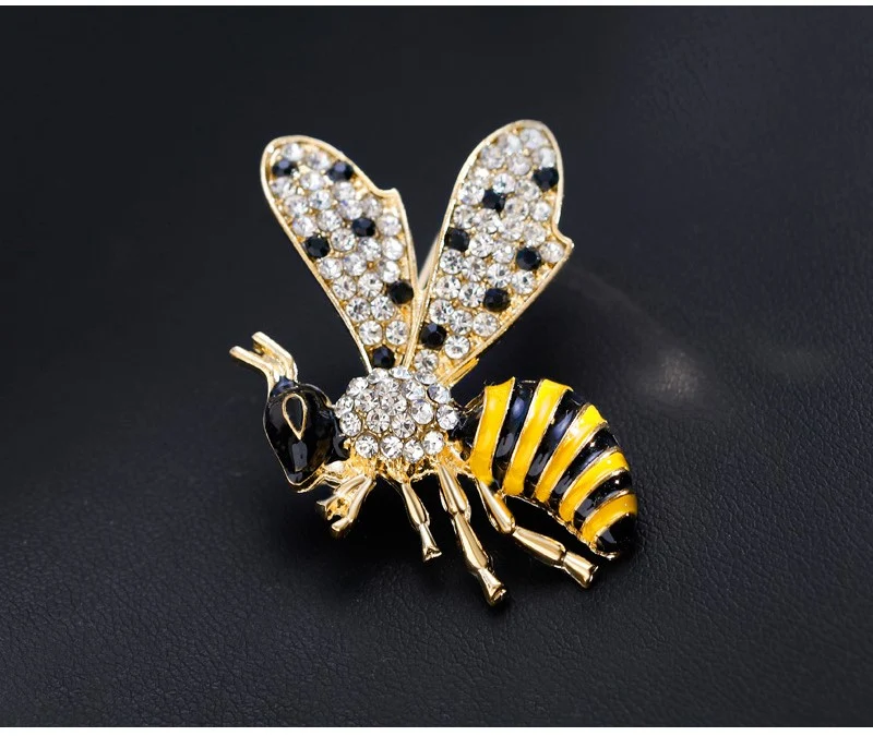 New Animal Brooch Bee Pin A Stylish Lapel Pin Add a Touch of Nature to Your Outfit with this Charming and Eye-Catching A