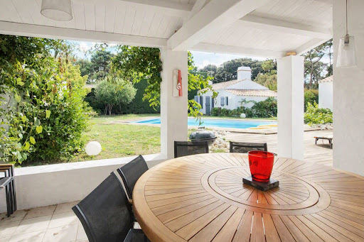 House with pool and garden 4