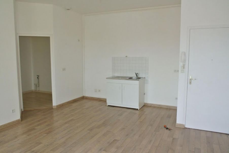 Location  appartement 3 pièces 56 m² à Commentry (03600), 425 €