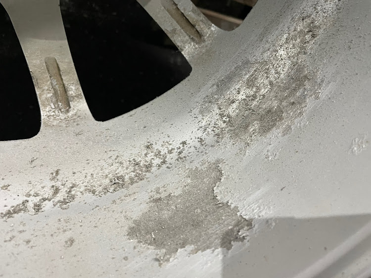 ヴォクシーの冬の準備・冬タイヤ・ホイール補修&塗装・サビ止め処理塗装に関するカスタム事例の投稿画像9枚目