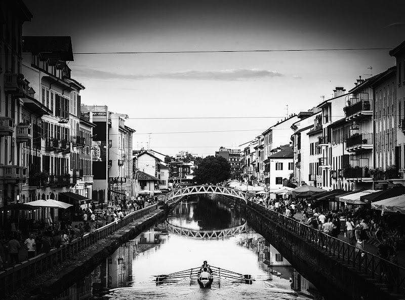 Riflessi in bianco e nero sui Navigli di anonimo_latino