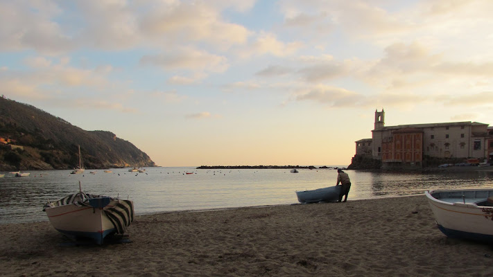 Barche e solo il rumore del mare  ... di aughi