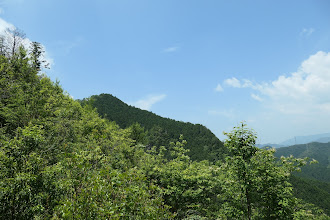 前方に高曝山