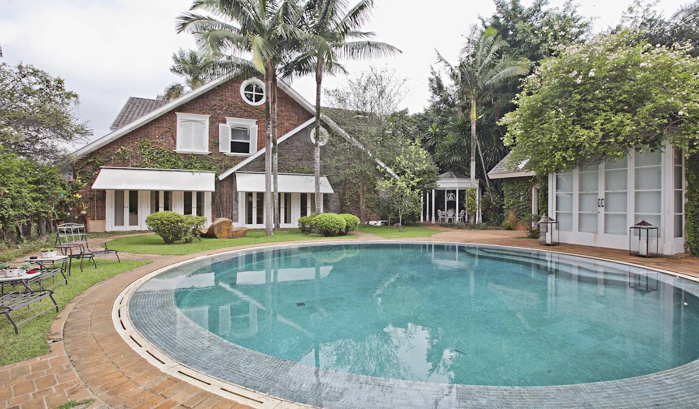 House with pool and garden São Paulo