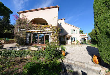 Maison avec piscine et terrasse 2