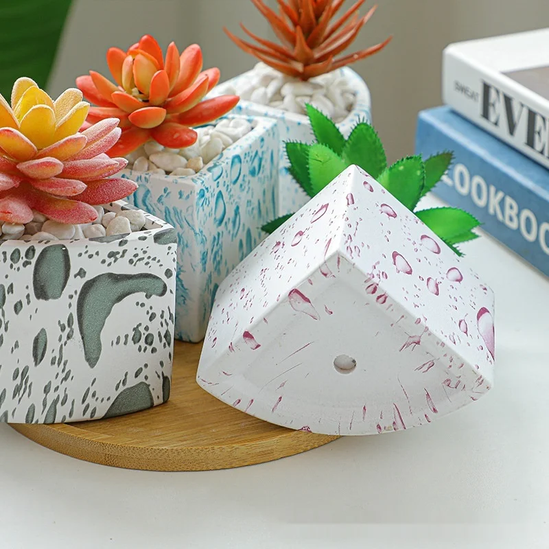 Keramische bloempot voor vetplanten met water transfer print en bamboe dienblad, voor een stijlvolle decoratie.