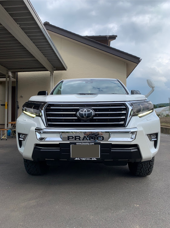 ランドクルーザープラドの#正面写真・ヘッドライトカバースモーク化・エアプレックスヘッドライトカバー・リベンジに関するカスタム事例の投稿画像1枚目