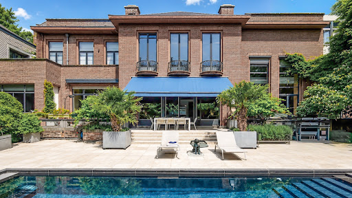 Contemporary apartment with terrace and pool 1